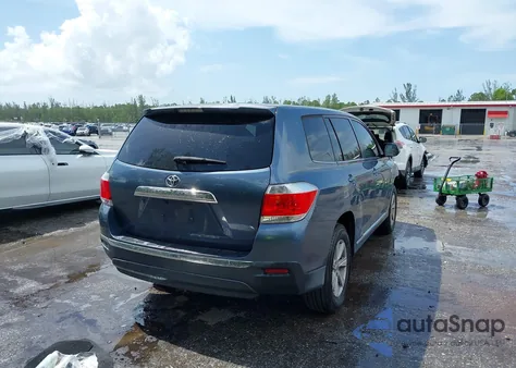 2013 Toyota Highlander Base V6 z USA, uszkodzony, nr VIN 5TDZK3EH6DS102651